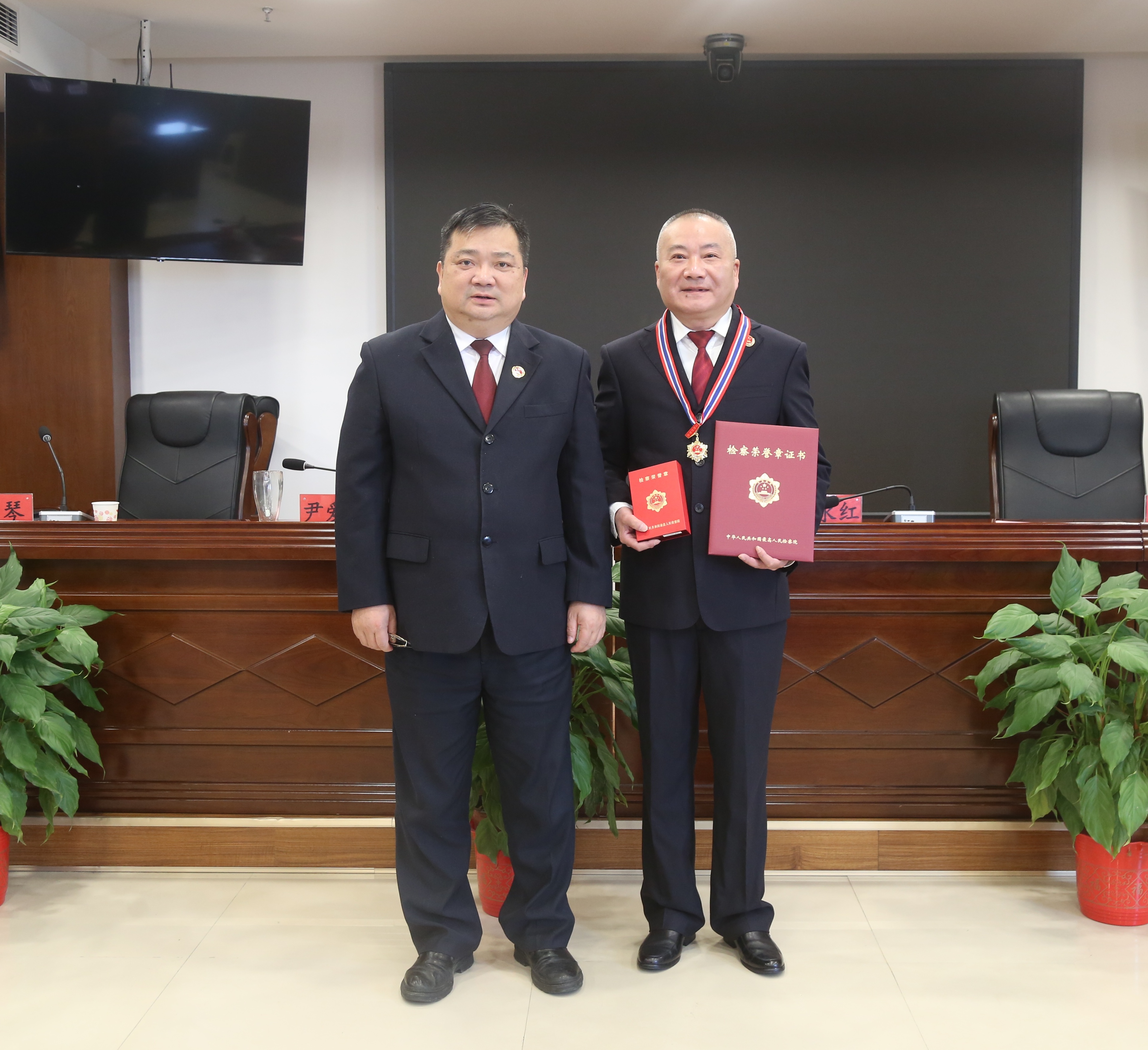 从检三十载 挚爱检察家 ——荣获从检30年检察荣誉章感言